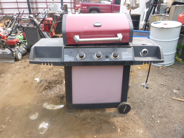 lot 39 image: Uniflame Propane Gas Grill