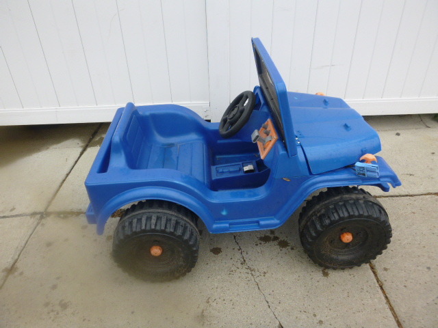 lot 43 image: Childs Jeep