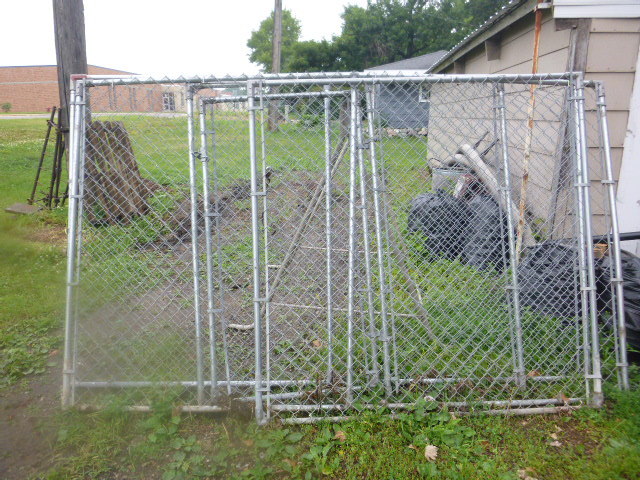 lot 50 image: Chain Link Kennel