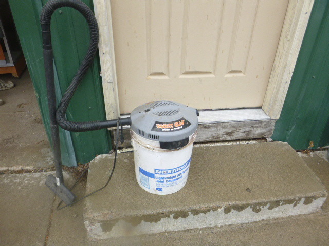 lot 60 image: Bucket Head WetDry Vacuum