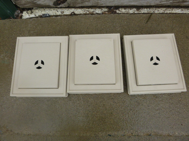 lot 65 image: 4 Light Boxes