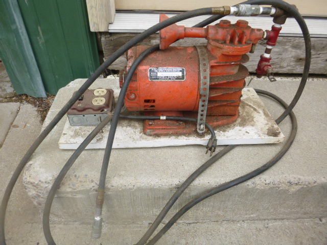 lot 79 image: Campbell Hausfeld Air Compressor