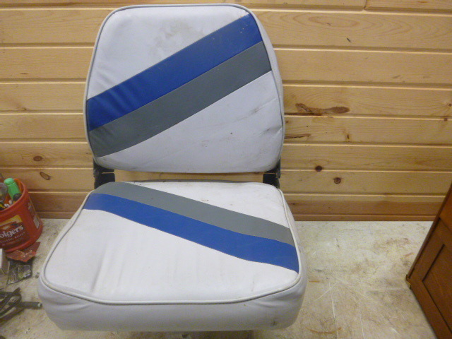 lot 100 image: Boat Seat