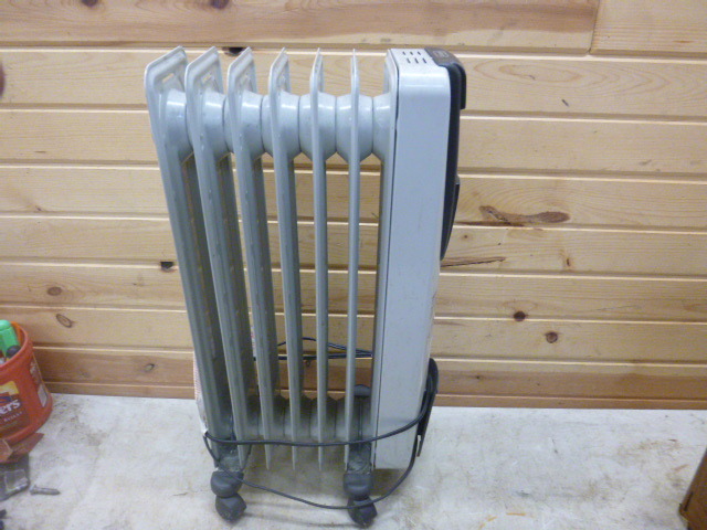 lot 108 image: DeLonghi Heater