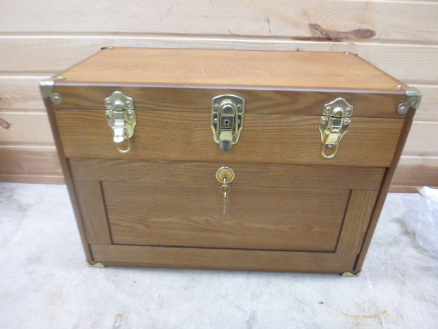lot 114 image: Wood Toolbox