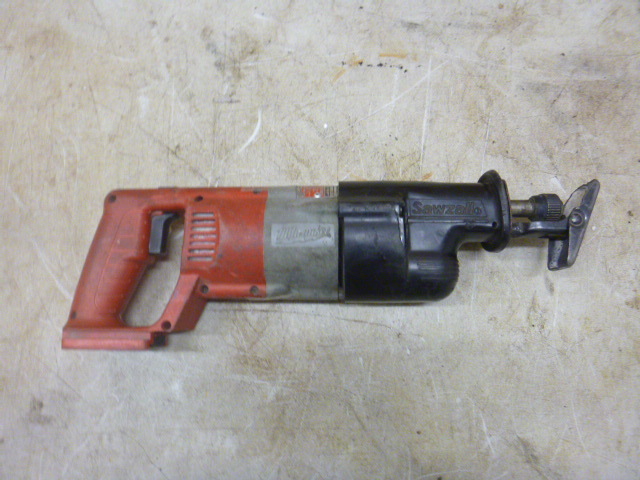 lot 118 image: Milwaukee Sawzall