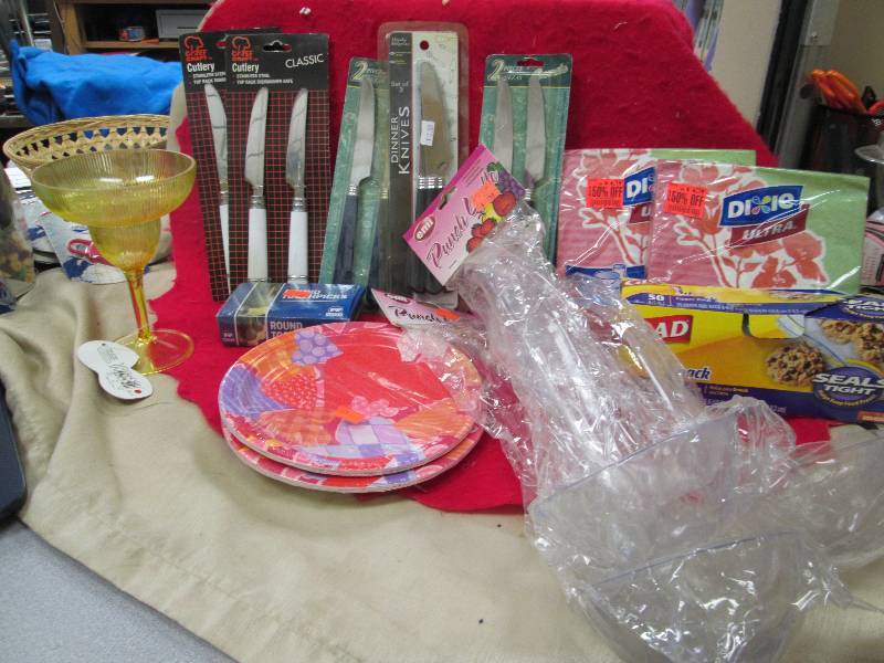 Assortment of butter knives, napkin...