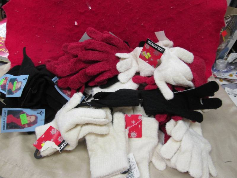 Assortment of light winter gloves...