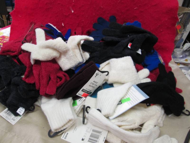Assortment of light winter gloves...