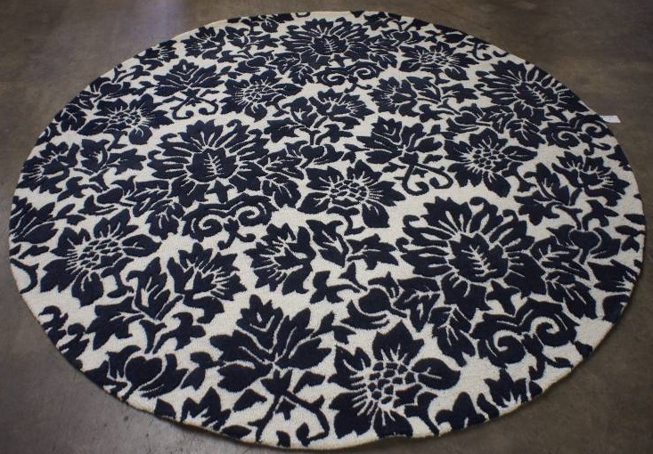 lot 17 image: Aspect Floral Rug