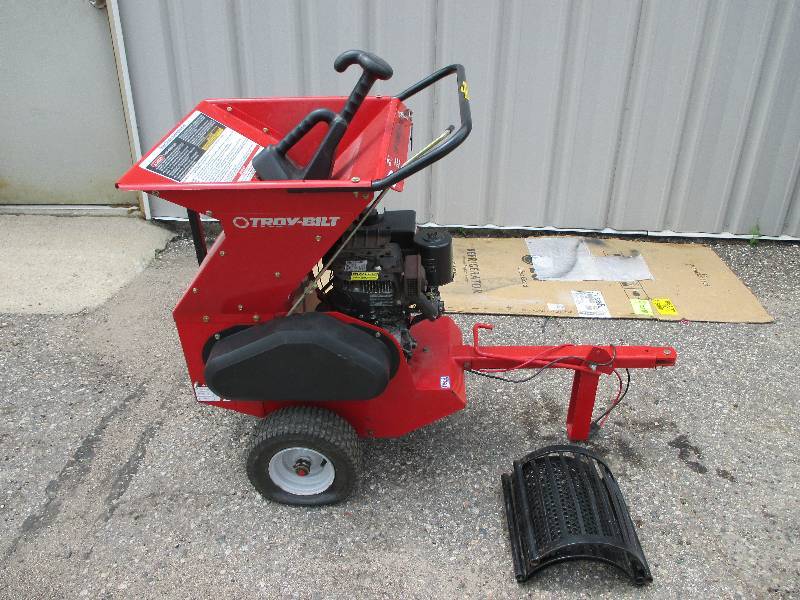 lot 1 image: Troy-Bilt Chipper Shredder