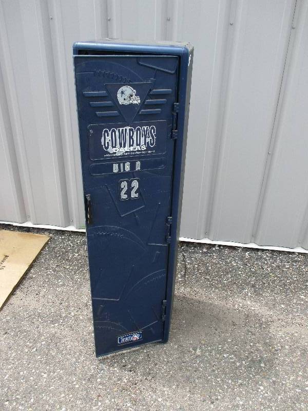 lot 2 image: Cowboys locker
