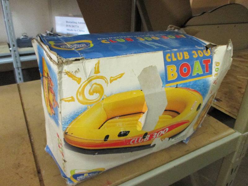 lot 11 image: Boat