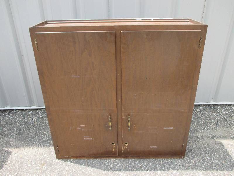 lot 13 image: cabinet