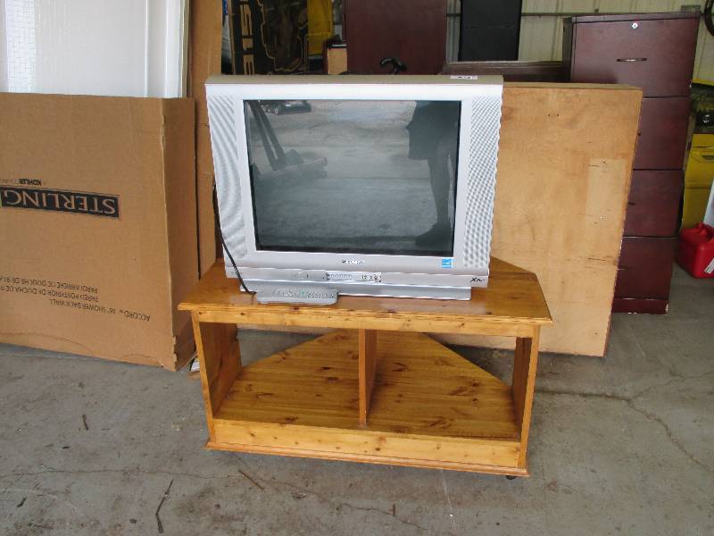 lot 20 image: Sharp TV