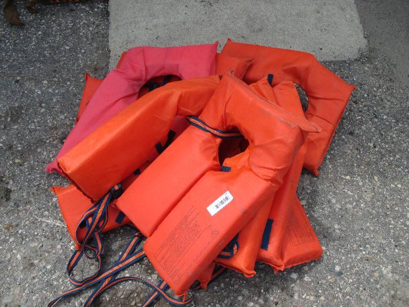 lot 23 image: 7 lifejackets