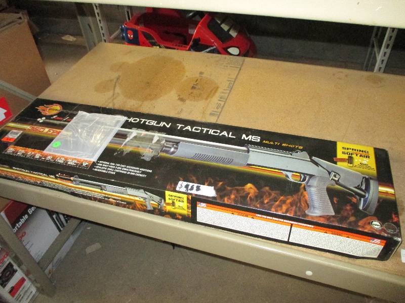 lot 32 image: Air soft shotgun