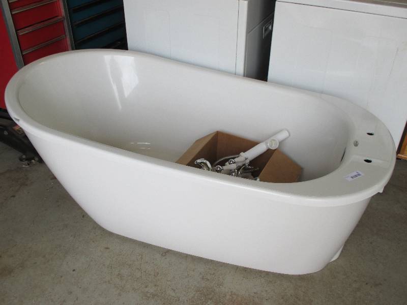 lot 45 image: Tub