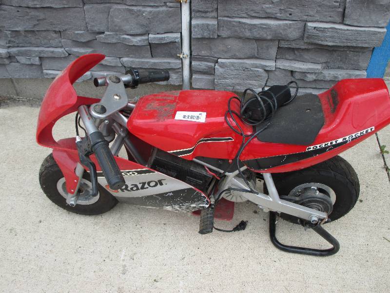 lot 48 image: Razor Scooter