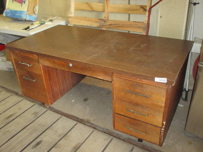 lot 49 image: Wood desk