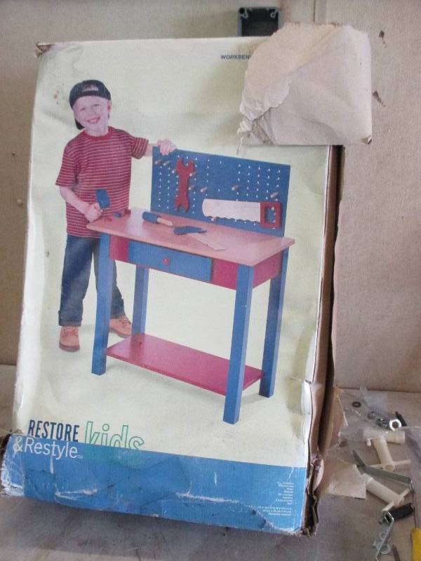 lot 50 image: Kids Work bench