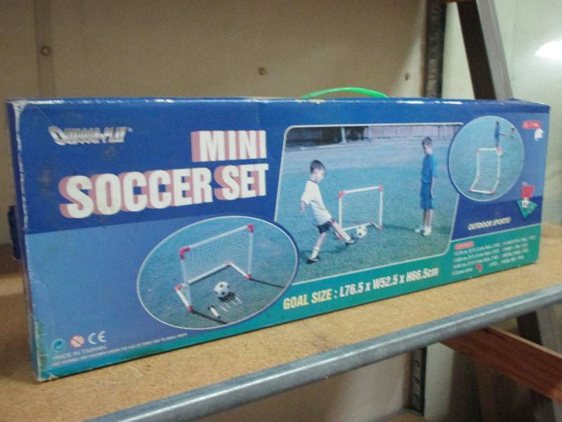 lot 54 image: Mini Soccer set