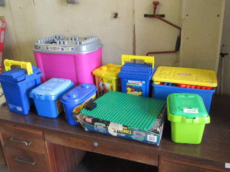 lot 60 image: Legos & blocks