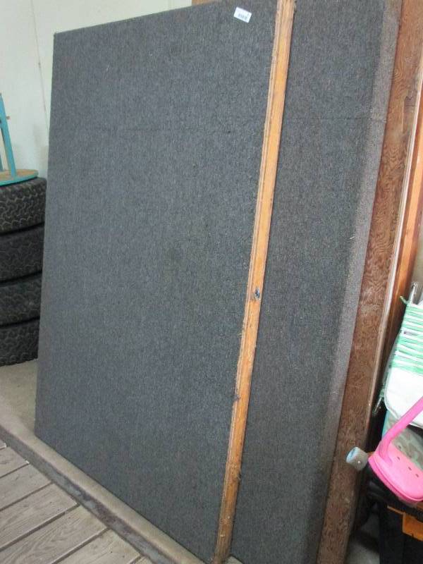 lot 75 image: Drum riser