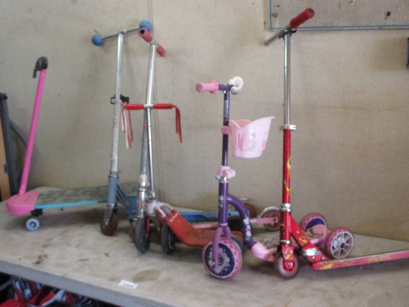 lot 78 image: Scooters