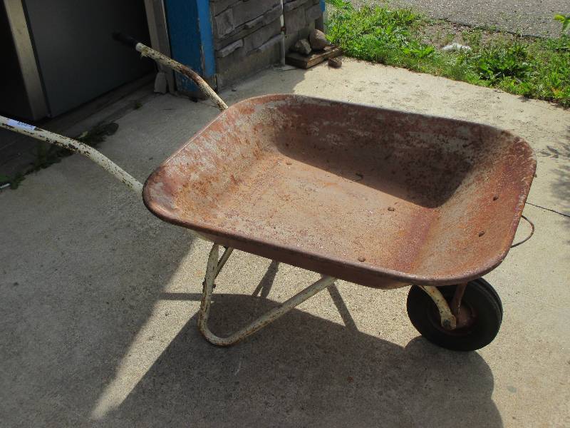 lot 79 image: Wheel barrow