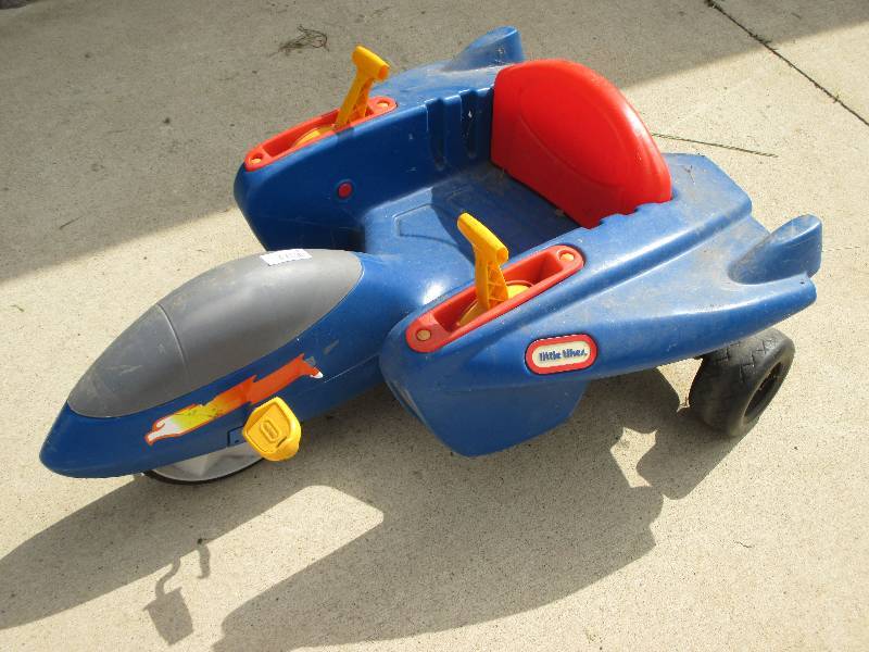 lot 80 image: Little tikes space ship
