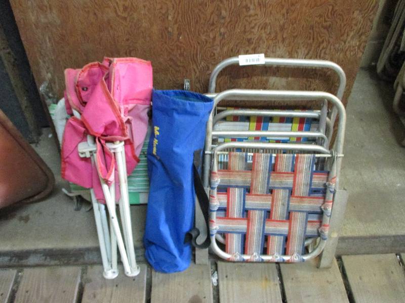 lot 81 image: 6 kids lawn chairs