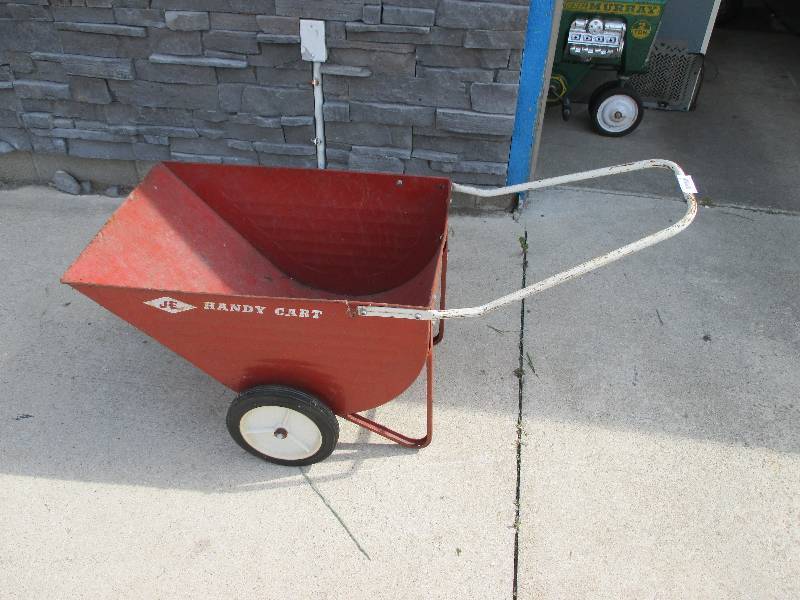 lot 84 image: Lawn cart