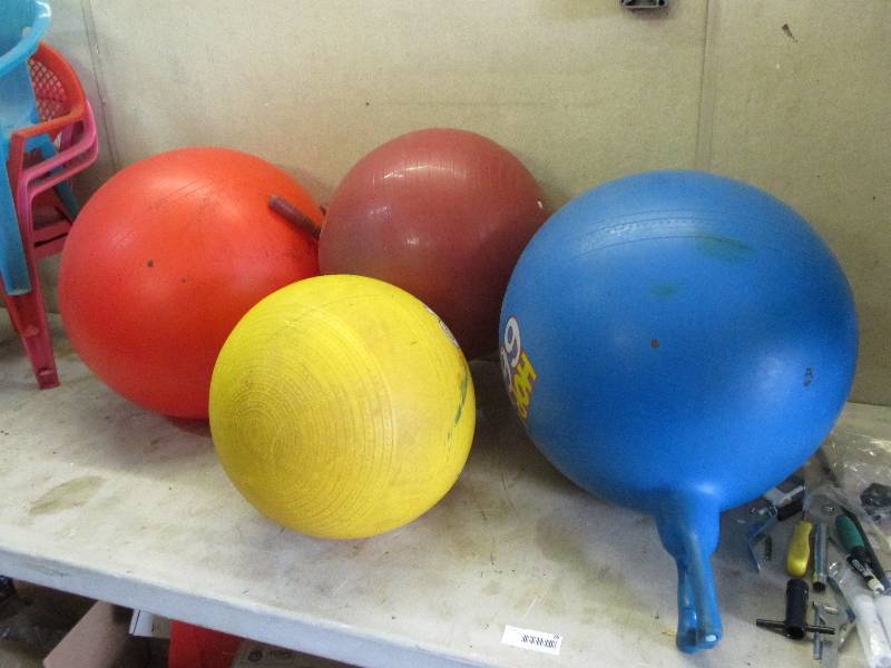 lot 88 image: Bouncy balls