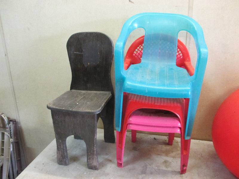 lot 89 image: Small chairs