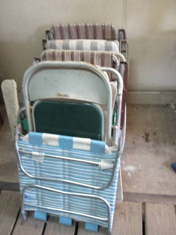 lot 90 image: 10 lawn chairs
