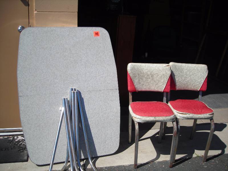 Vintage Formica Table With 2-Chairs