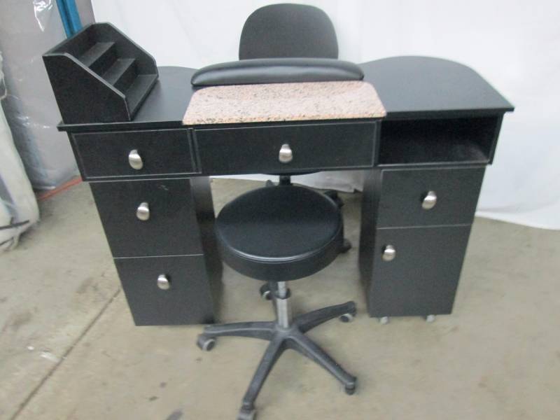 Manicure Table and Chairs