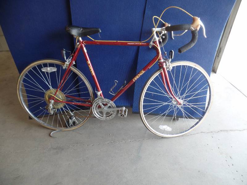 lot 11 image: Firenze 15-Speed Racing Bike