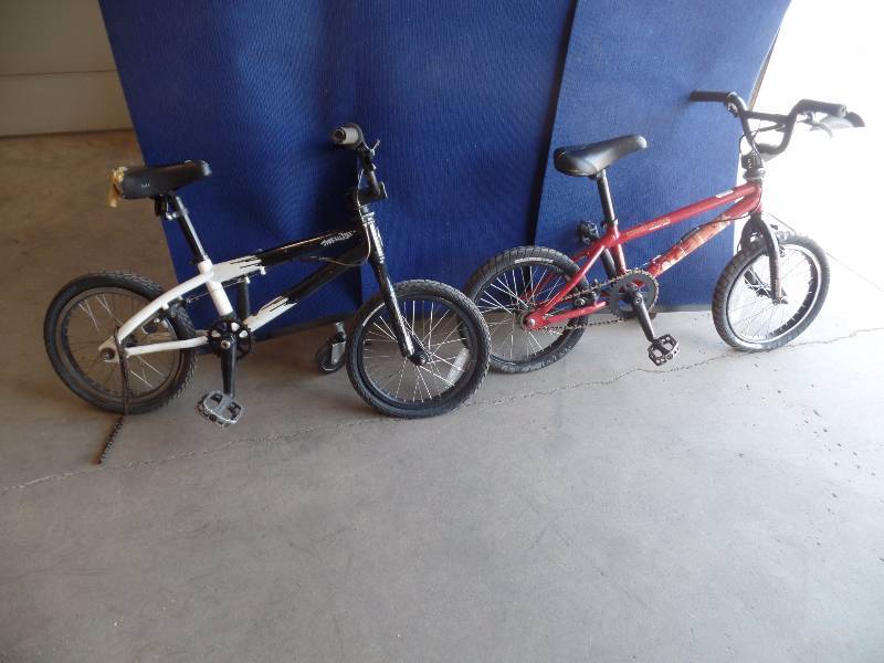lot 16 image: Boys BMX Bikes
