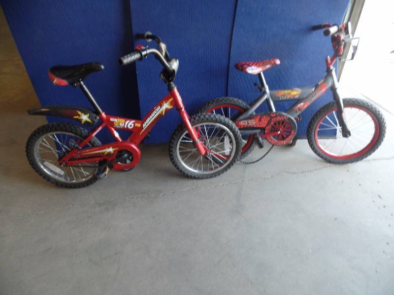 lot 17 image: Boys Bikes