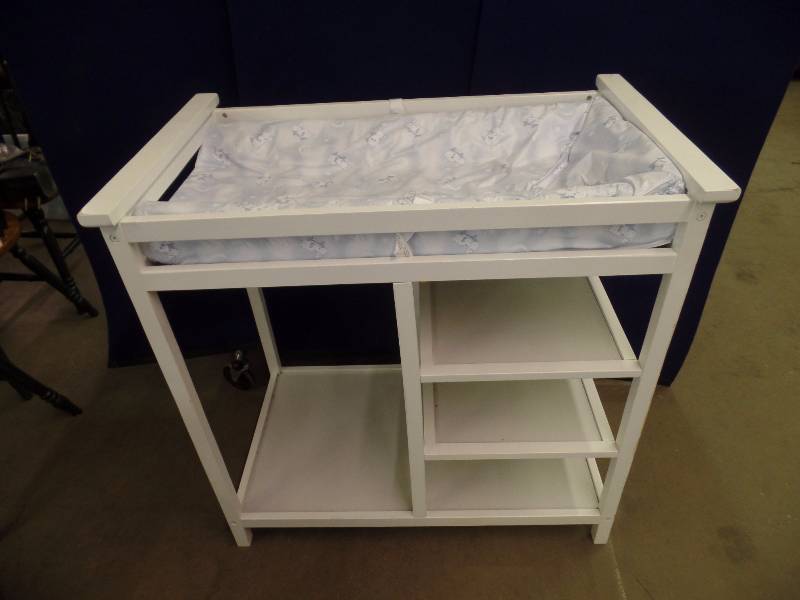 lot 21 image: Baby Changing Station