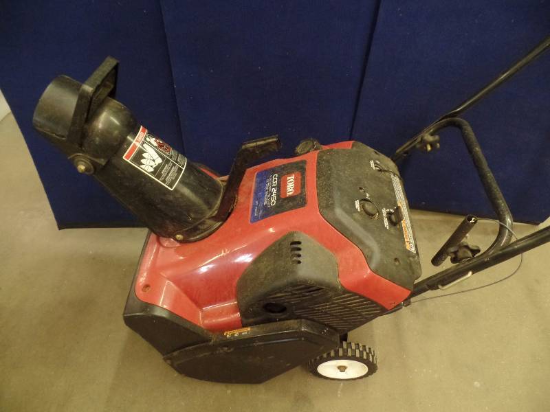 lot 35 image: Toro Snowblower
