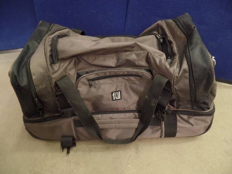lot 42 image: Large Duffle Bag