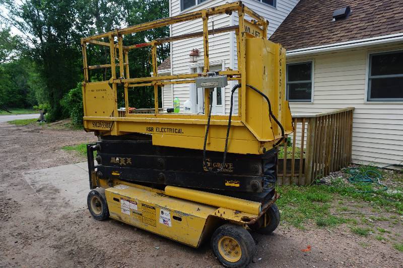 Grove World Wide Model SM2633BE Wil Lift ElectricHydraulic Man Lift