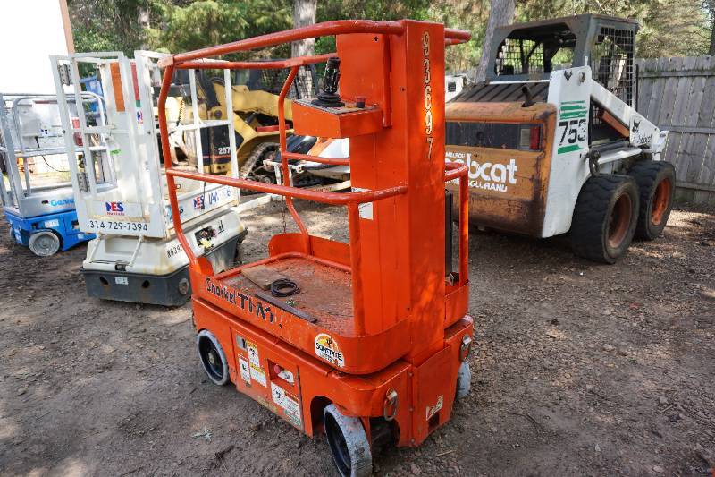 Snorkel Model TM12 ElectricHydraulic Man Lift