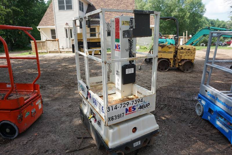 2009 Aeup Absolute EZ UP Model 1AWP9.6 Industrial Aerial Work Platform Battery Powered Man Lift