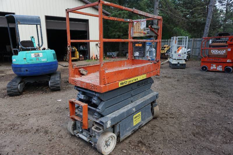 Sky Jack ElectricHydraulic Scissors Lift Man Lift