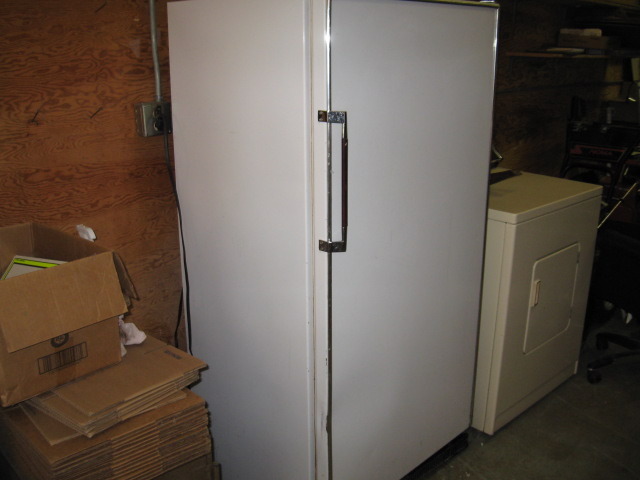 Gibson Frost Free 17.5 cubic foot refrigerator, has a small bottom freezer. all works very good