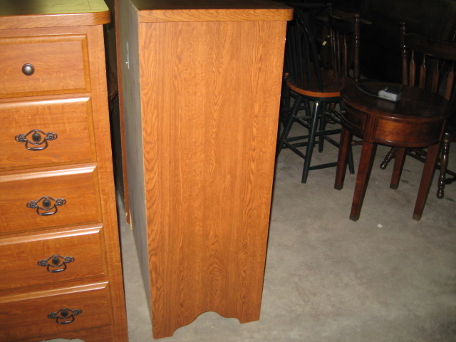 Perdue 5 Drawer Dresser in very good condition.